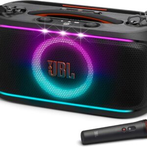 JBL PartyBox On-The-Go 2 - مكبر صوت حفلات محمول مزود بميكروفون رقمي لاسلكي واحد، ومقبض حمل، وحزام للكتف، وعرض إضاءة ديناميكي، ومدة تشغيل تصل إلى 15 ساعة، ومقاوم لرذاذ الماء، ويدعم تقنية Auracast™.